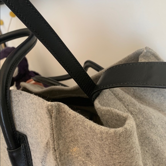 Light Gray Tote with Black Leather Handles felt - Picture 7 of 8